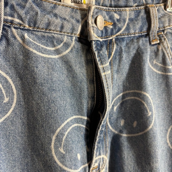 SMILEY H&M Sz 14 High Rise Blue Jeans with Smiley Print Wide Leg Distressed Hem - Picture 3 of 11